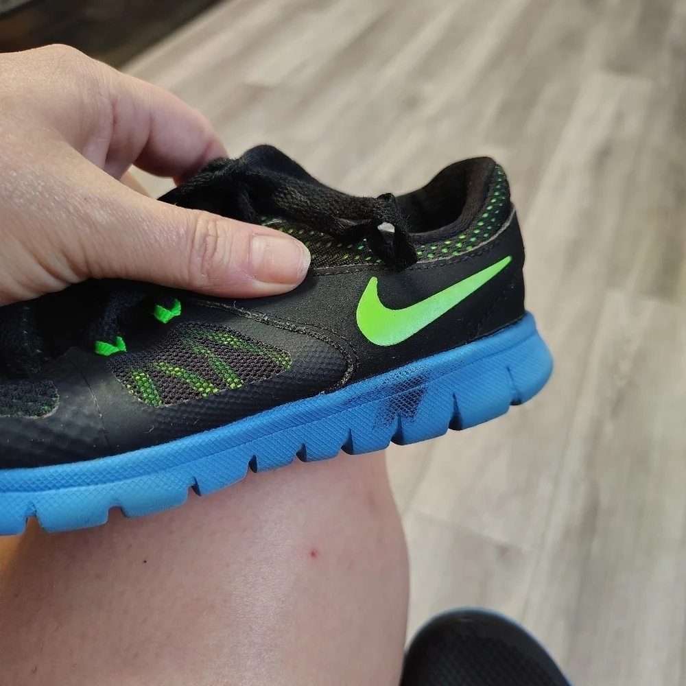 Nike Kids Black and Neon Green Sneakers